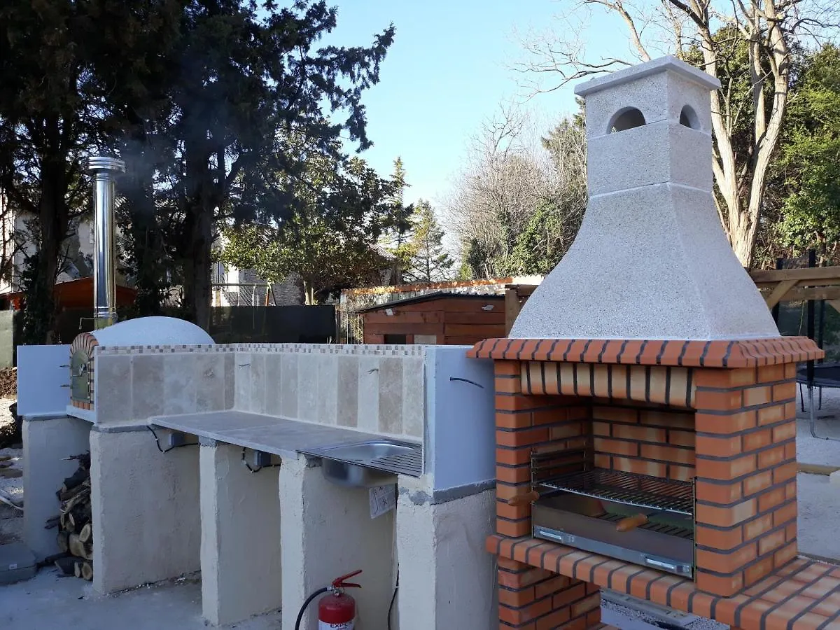 Gite De Leonie Moulin De Tartay En אביניון
